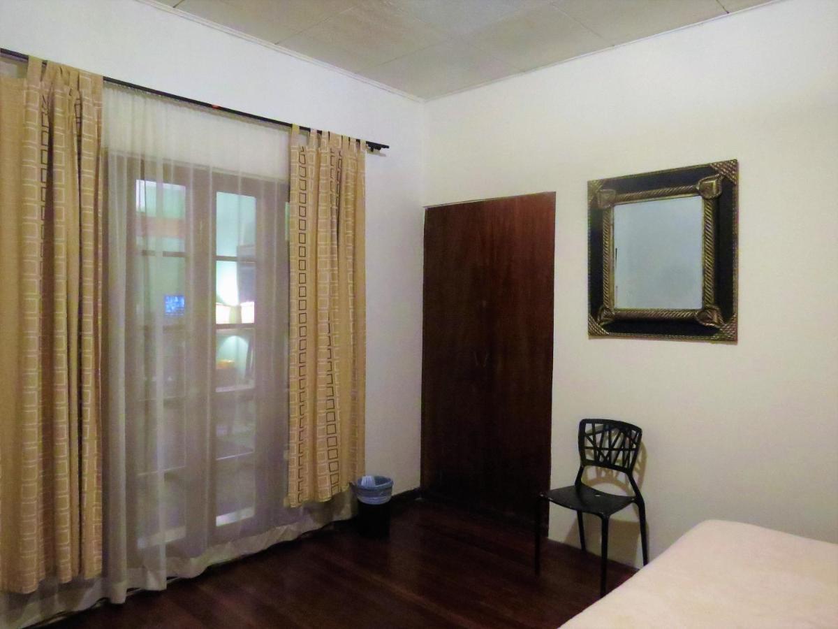 Hostel Casa Del Parque Сан-Хосе Экстерьер фото